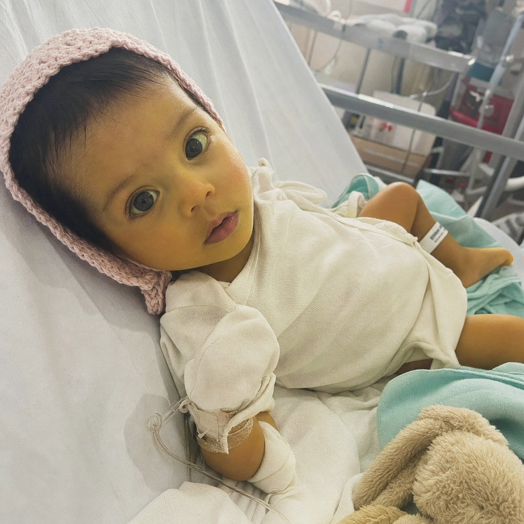 Juani, bebé de 9 meses, esperando trasplante de hígado en el Hospital Italiano